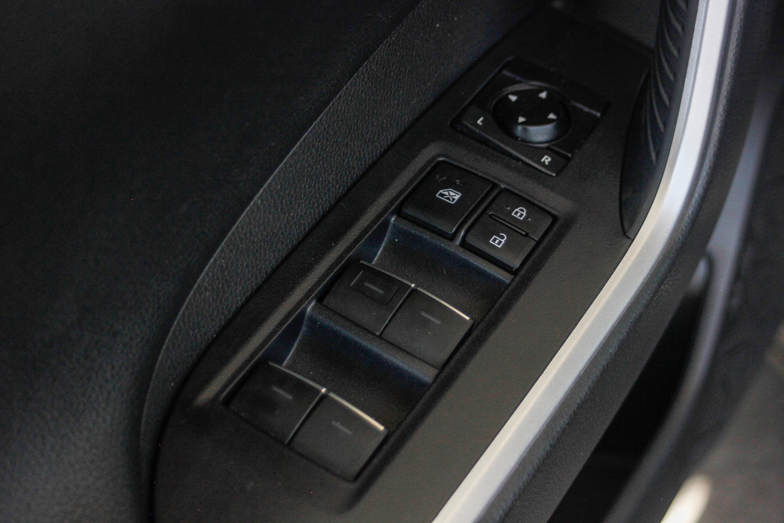 2021 Toyota RAV4 Prime XSE photo 23