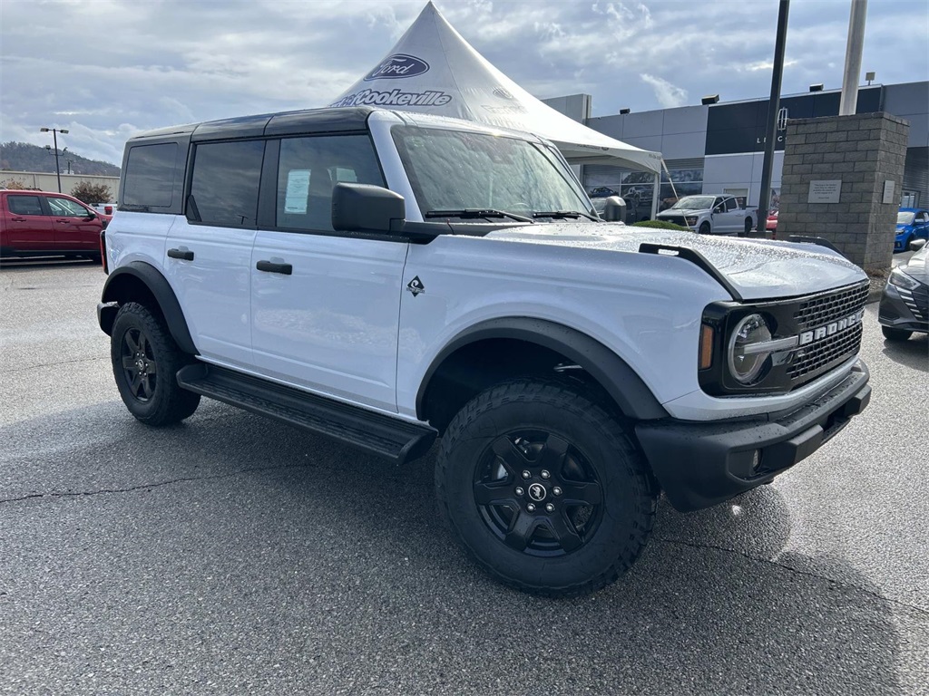 2025 Ford Bronco Outer Banks photo 2