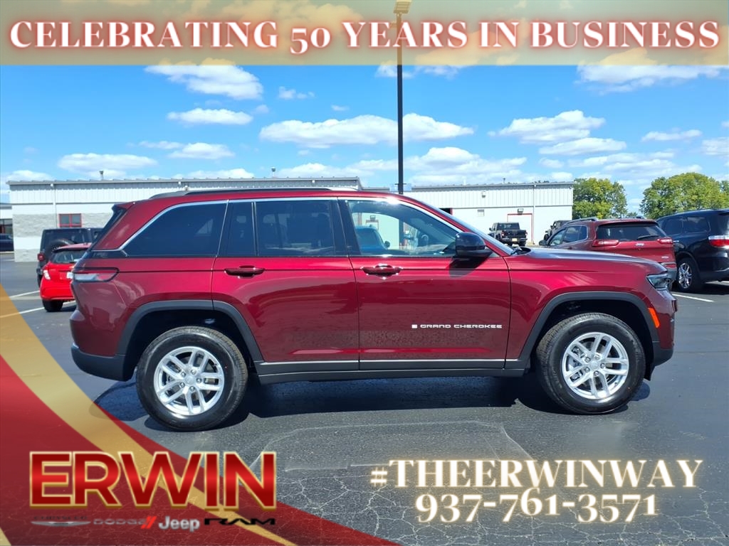 2025 Jeep Grand Cherokee Laredo photo 2