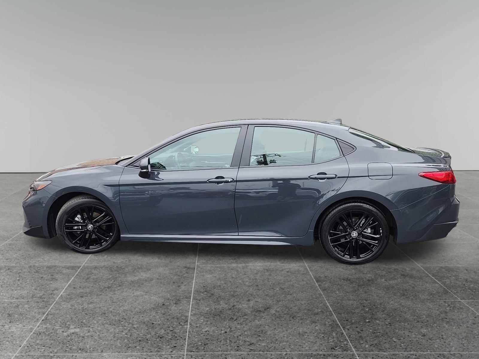 2025 Toyota Camry SE photo 4