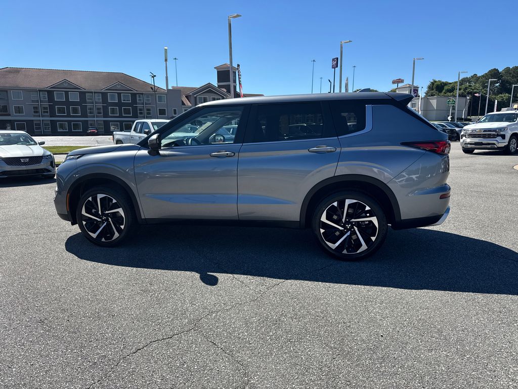 2024 Mitsubishi Outlander SE photo 6