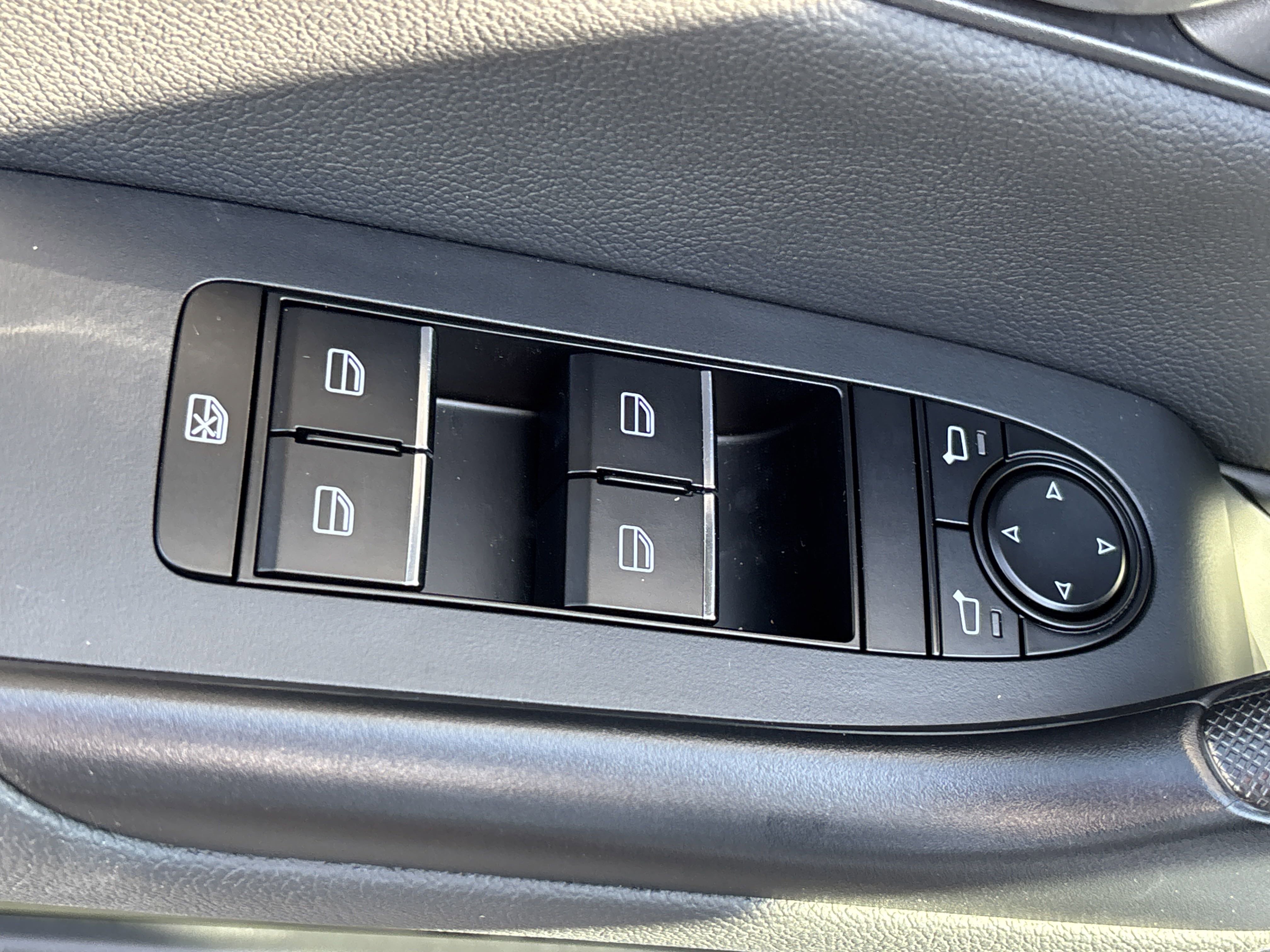 2025 Mazda CX-50 2.5 S Preferred photo 3