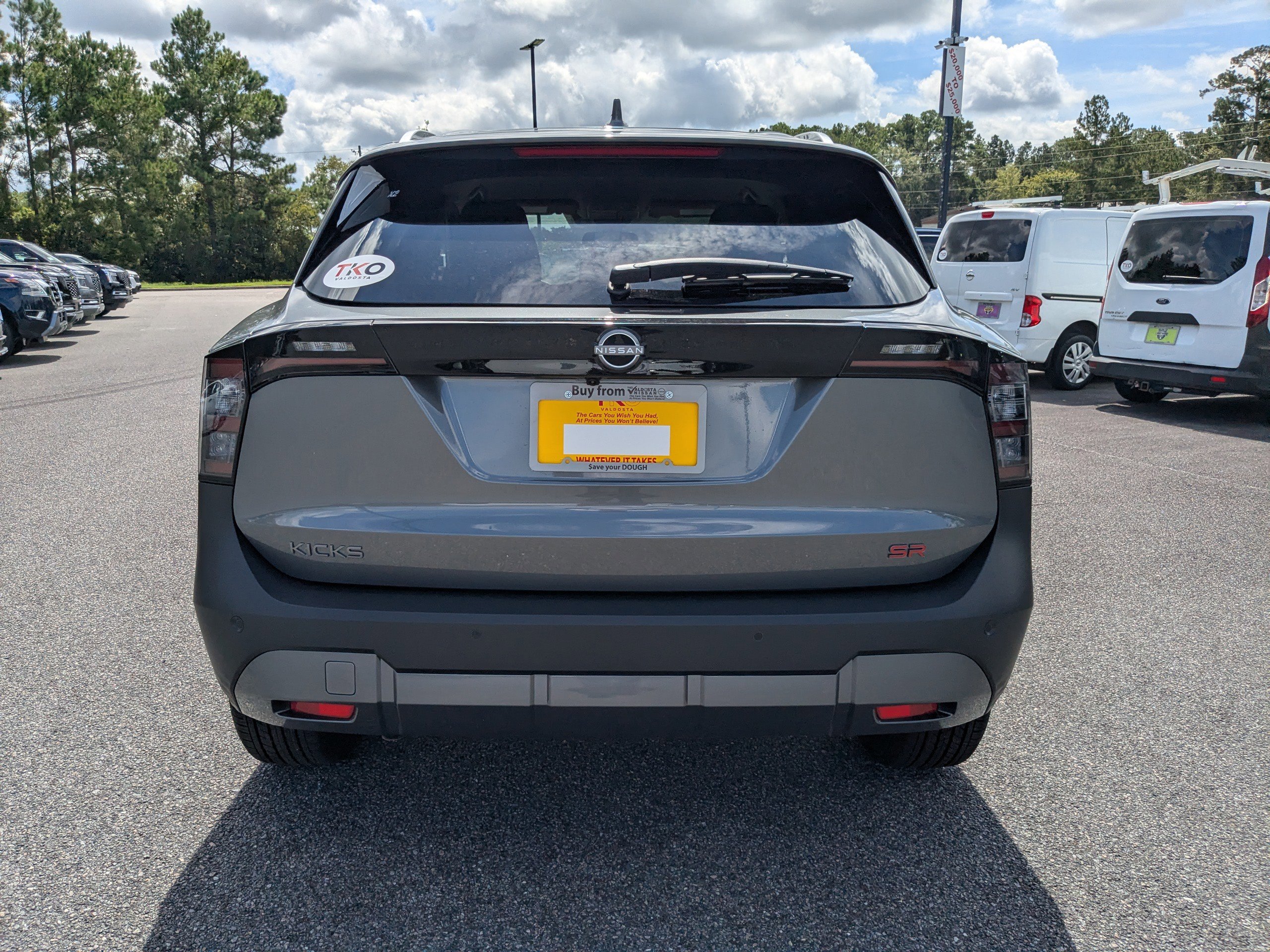 2025 Nissan Kicks SR photo 2
