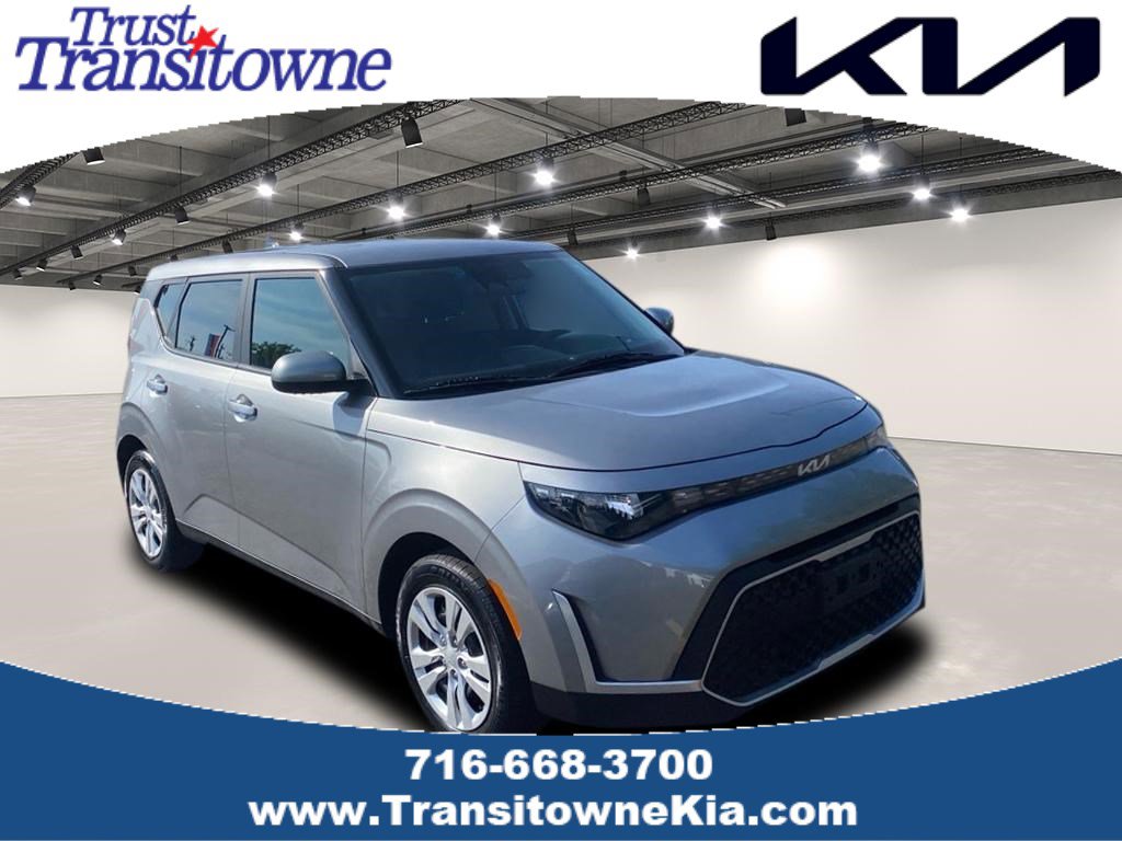 2023 Kia Soul LX's photo