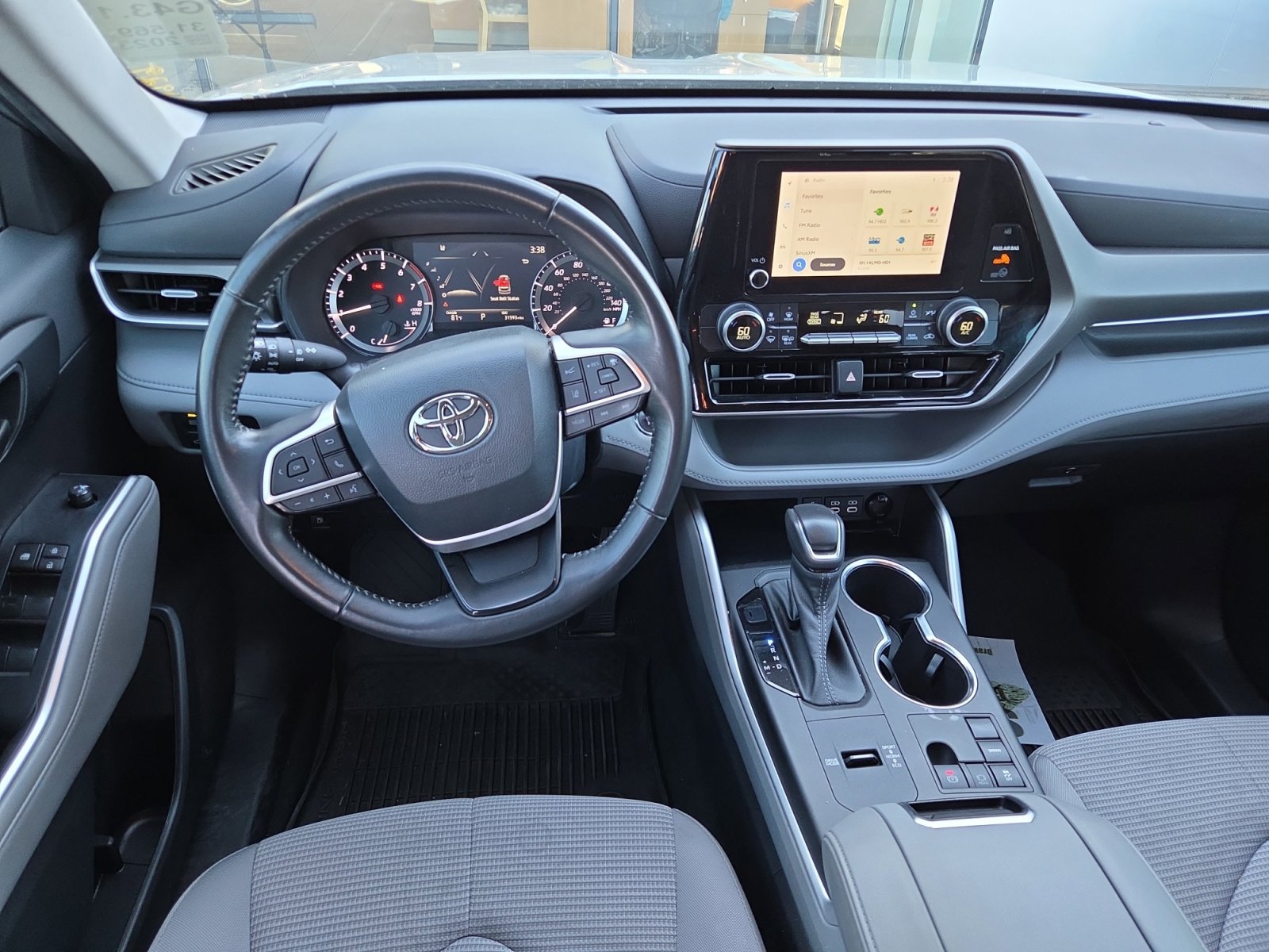2023 Toyota Highlander L photo 4