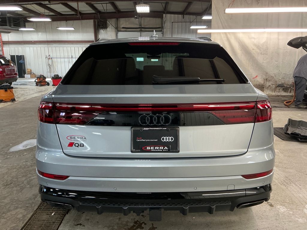 2025 Audi Q8 55 Premium Plus photo 4