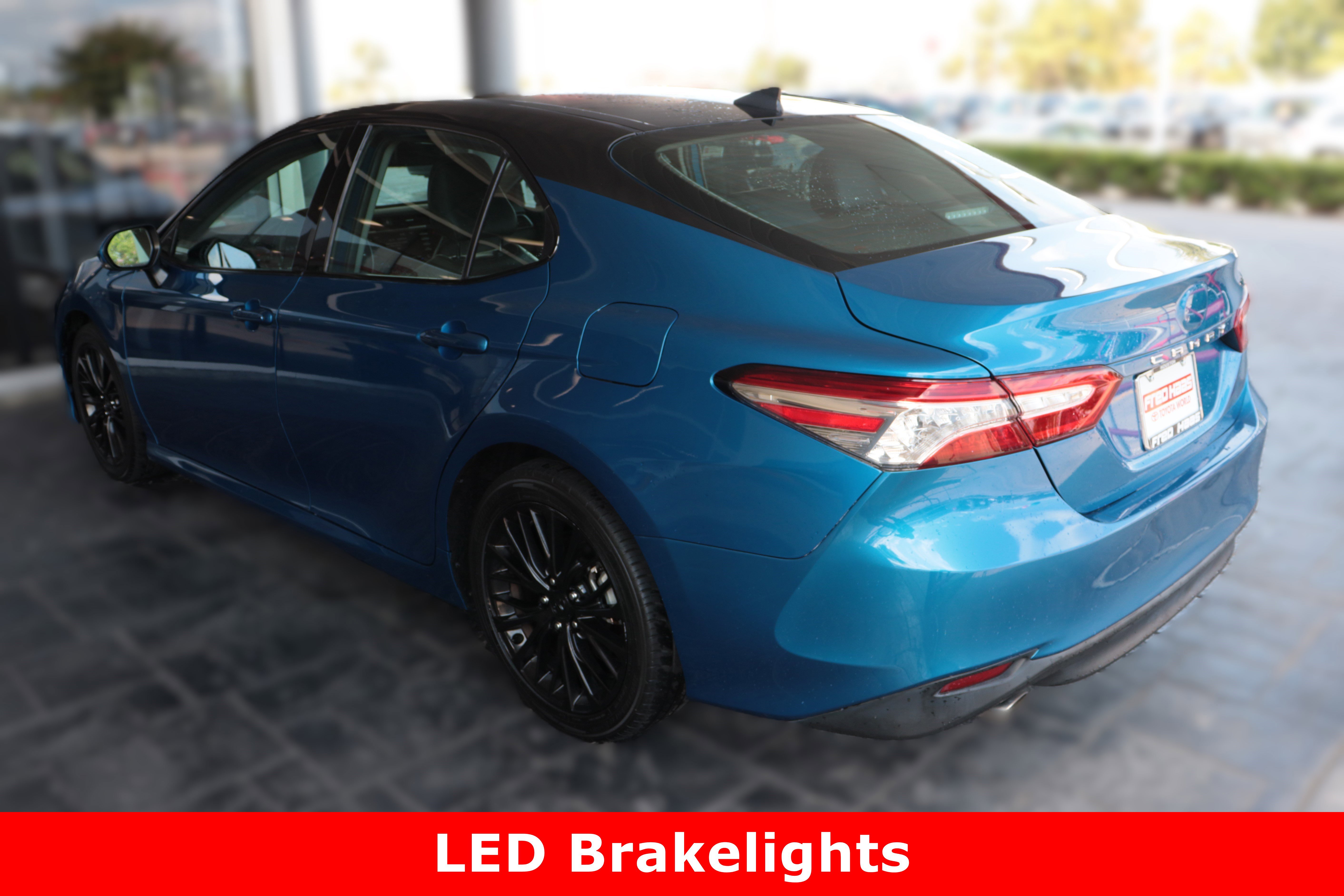 2020 Toyota Camry Hybrid XLE photo 6
