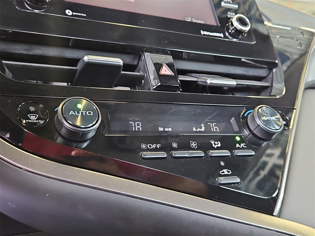 2023 Toyota Camry SE photo 23