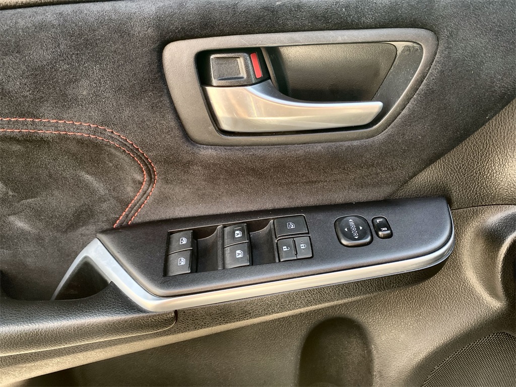 2016 Toyota Camry XLE photo 14