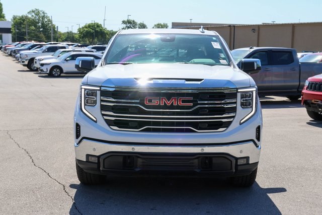 Used 2024 White GMC SLT image 2