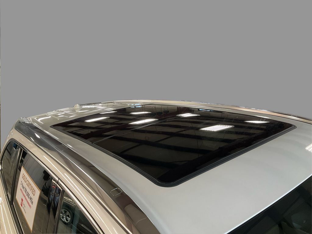 2019 Toyota Highlander Limited photo 11