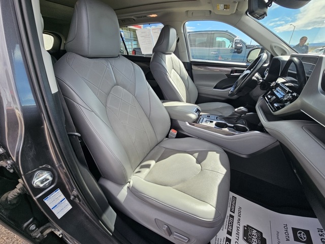 2021 Toyota Highlander Hybrid Platinum photo 22