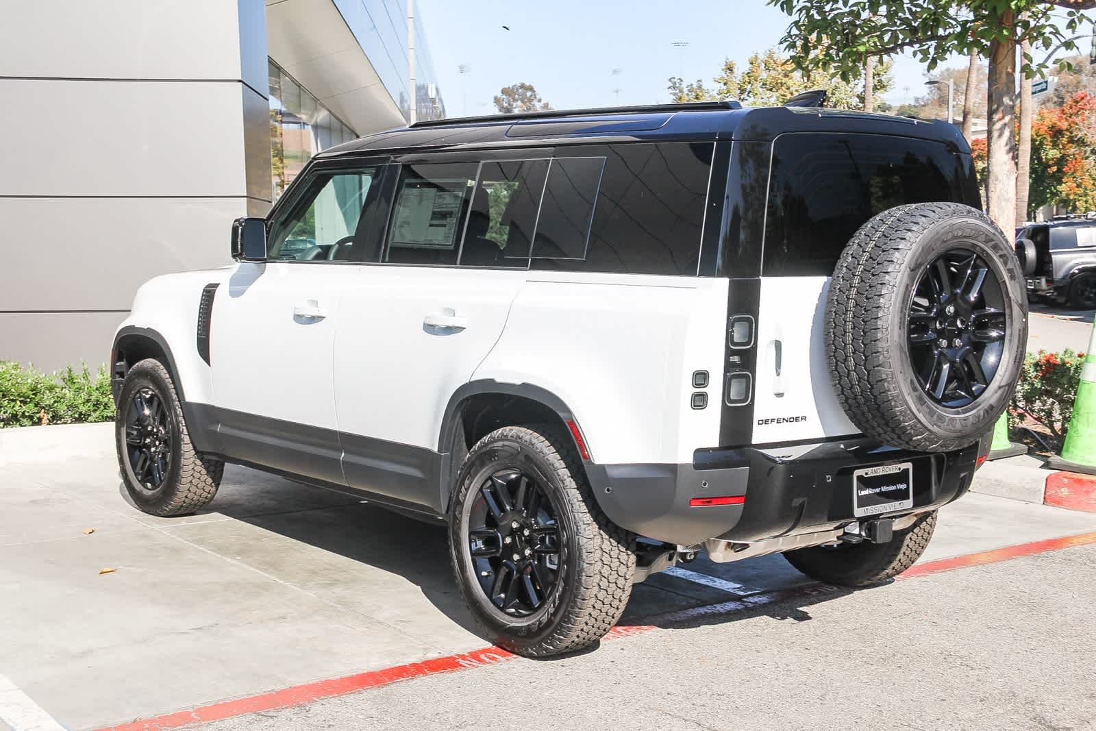 2026 Land Rover Defender 110 S photo 4