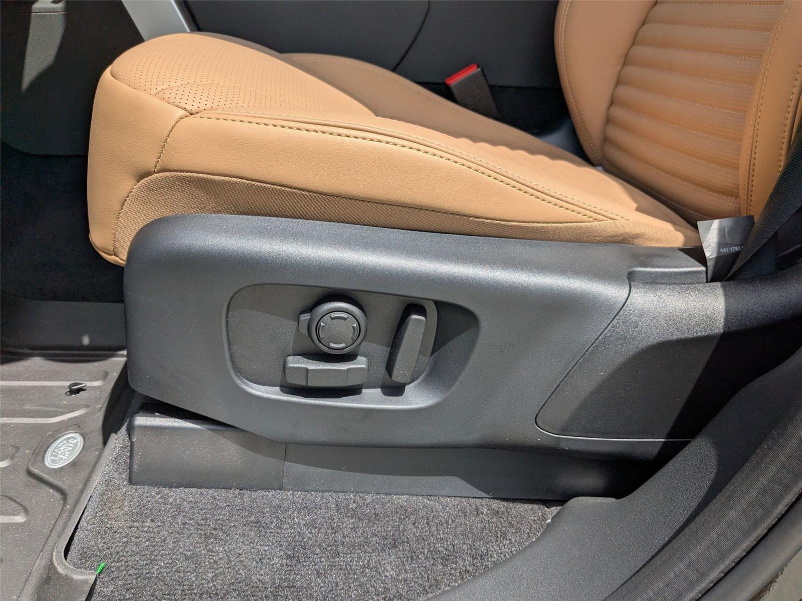 2025 Land Rover Discovery SE photo 14