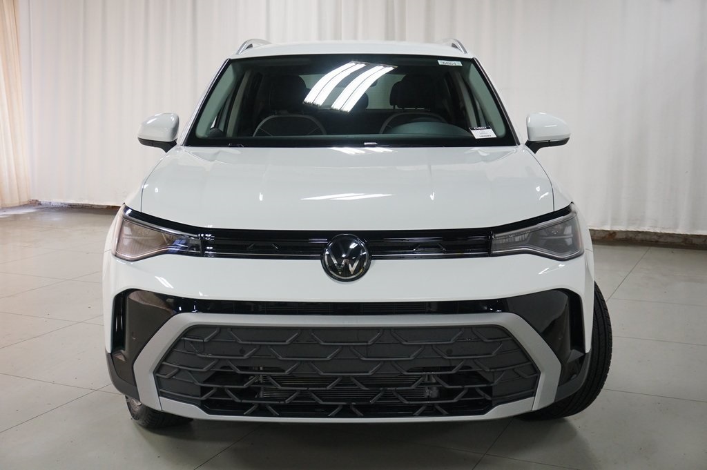 2025 Volkswagen Taos SE photo 4