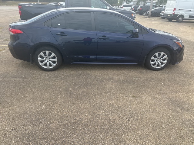 2022 Toyota Corolla LE photo 4