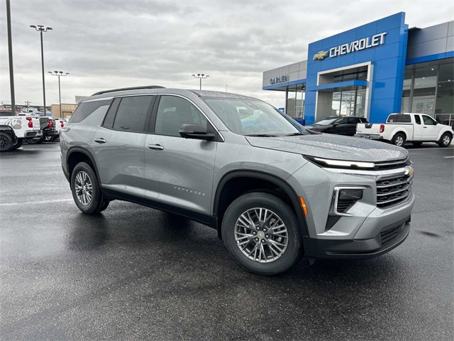 2026 Chevrolet Traverse photo 2