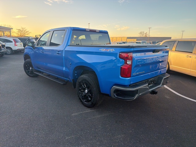 2025 Chevrolet Silverado 1500 LT photo 4