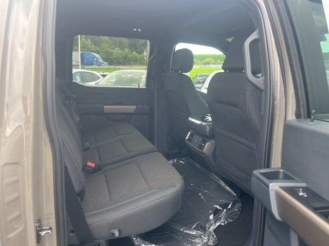 2025 Ford F-150 STX photo 17