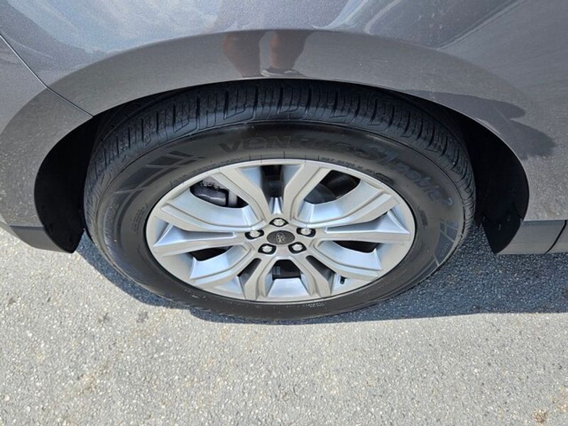 2024 Ford Edge Titanium photo 19