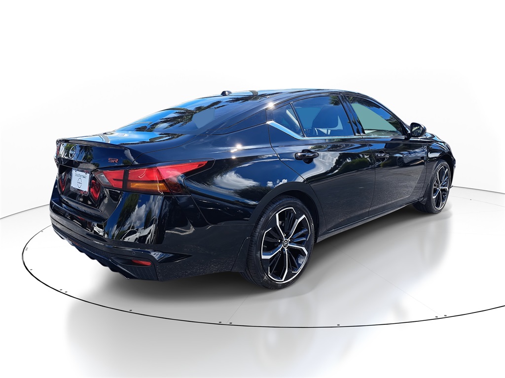 2025 Nissan Altima 2.5 SR photo 7