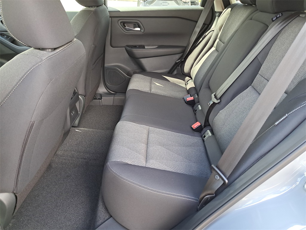 2026 Nissan Rogue SV photo 12