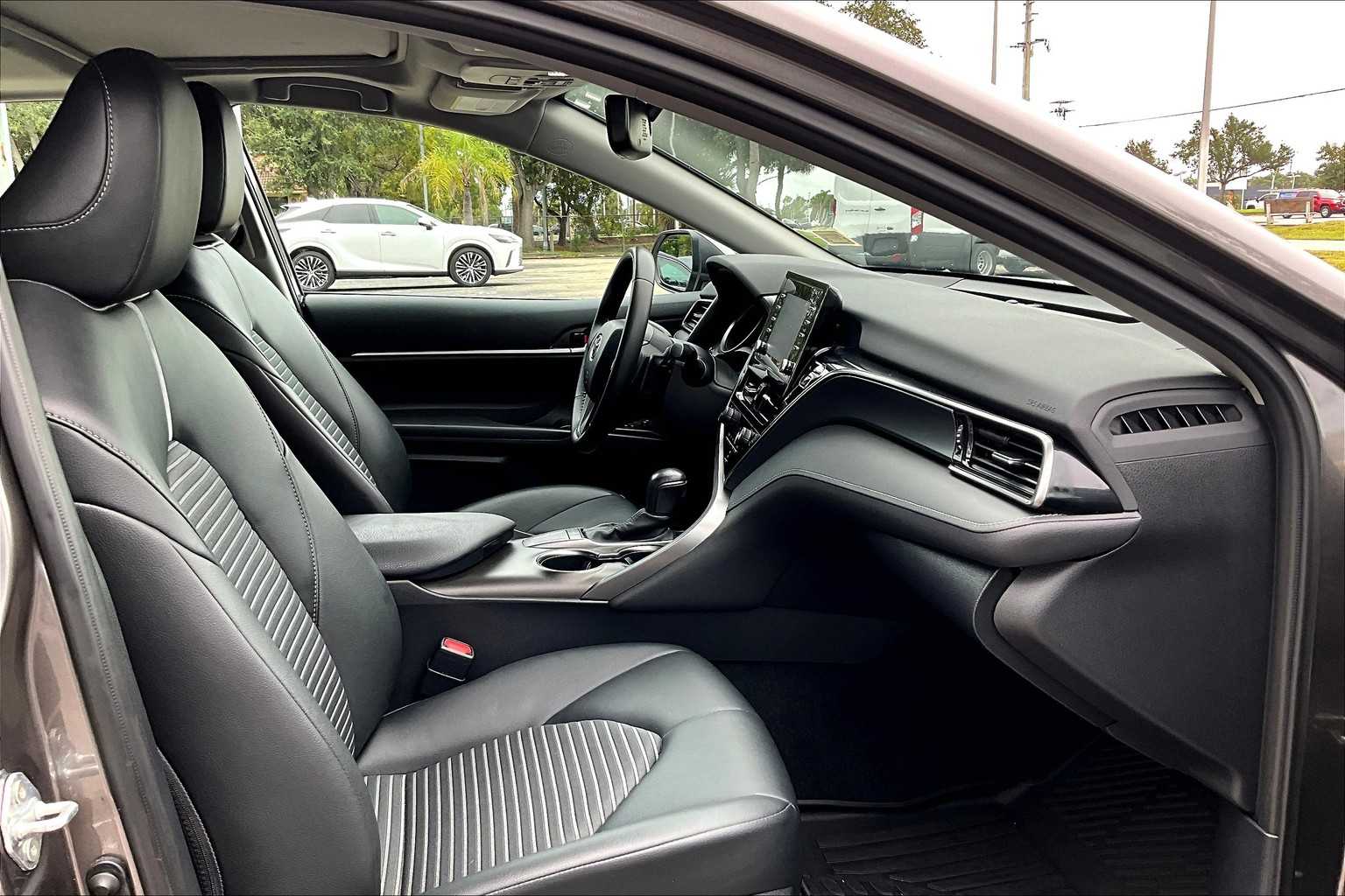 2023 Toyota Camry SE photo 8