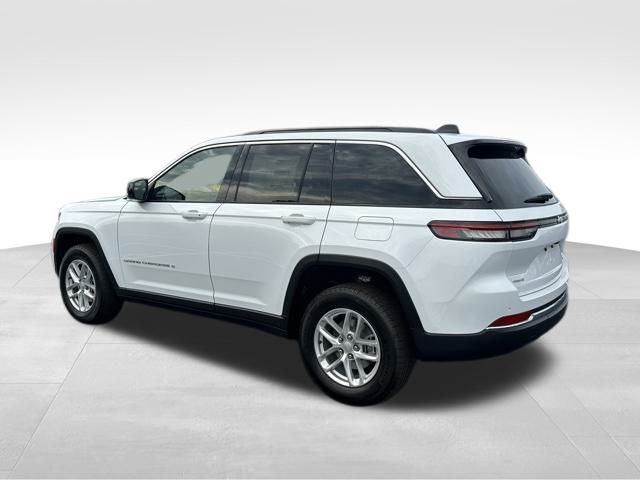 2025 Jeep Grand Cherokee Laredo X photo 3