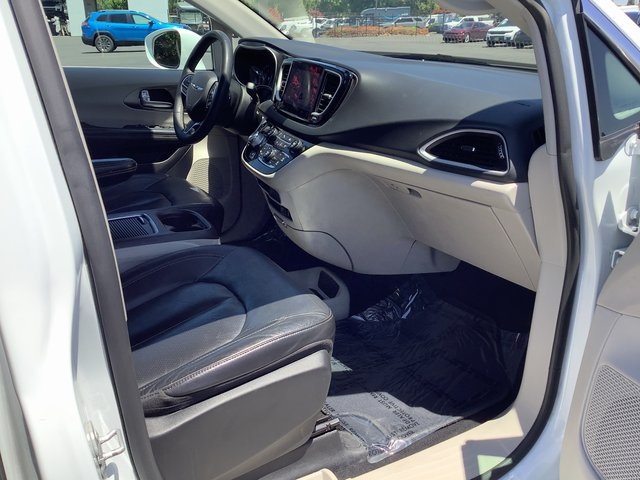 2022 Chrysler Pacifica Touring L photo 36