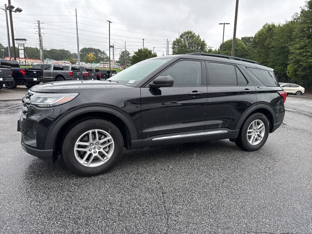 2025 Ford Explorer photo 3