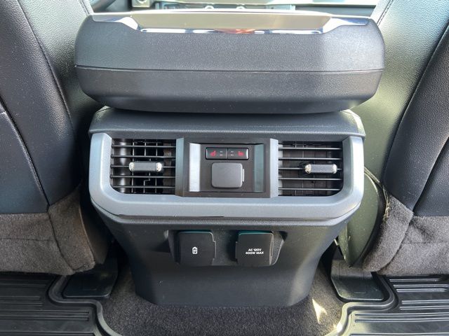 2023 Ford F-150 Lariat photo 38