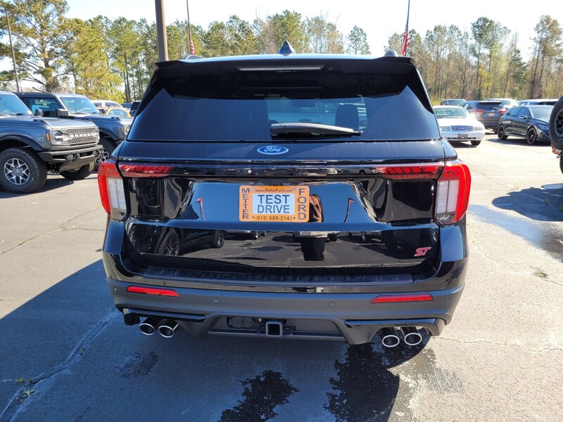 2025 Ford Explorer ST photo 10