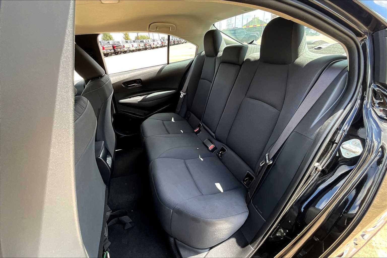 2023 Toyota Corolla LE photo 18