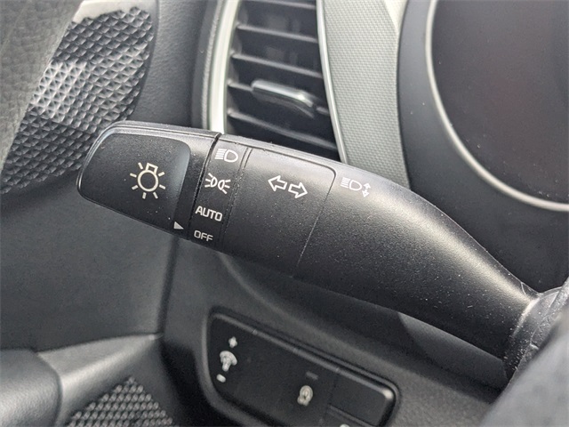 2021 Kia Seltos LX photo 23