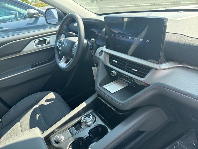 2025 Ford Explorer photo 16