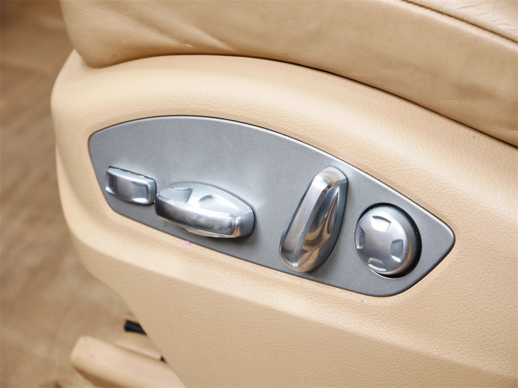2015 Porsche Macan S photo 10