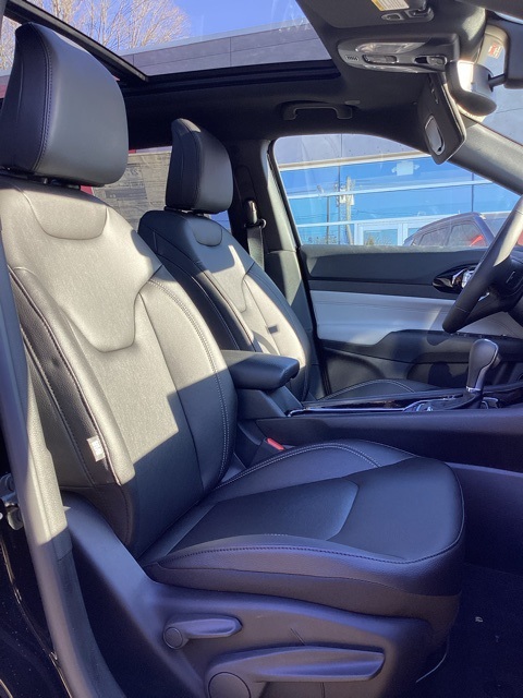 2025 Jeep Compass Limited photo 16