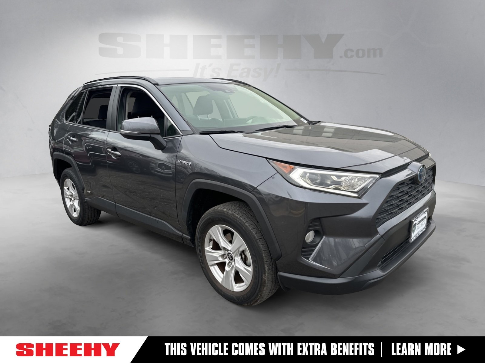 2021 Toyota RAV4 XLE's photo