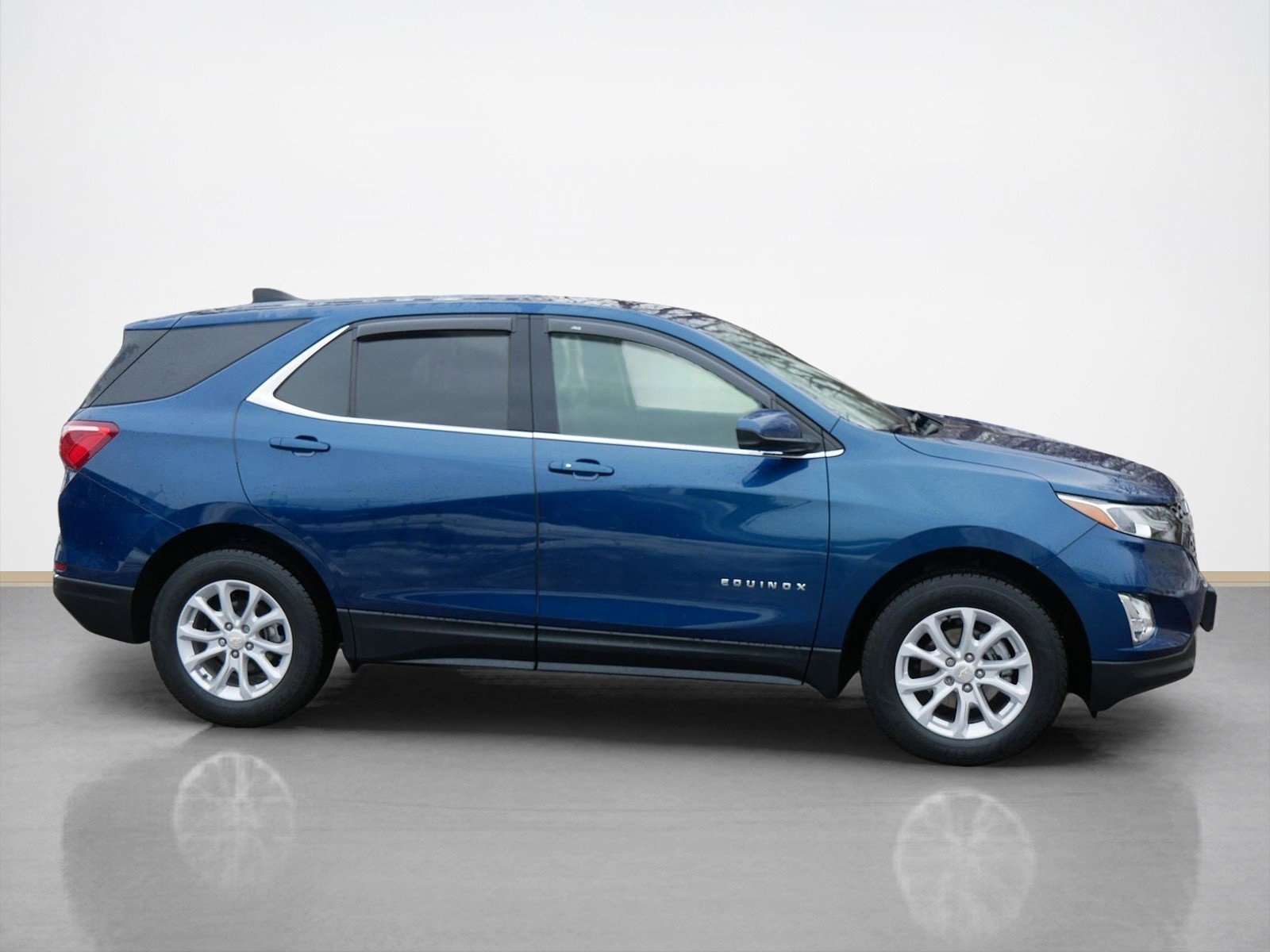 Used 2020 Chevrolet Equinox LT with VIN 3GNAXUEVXLL346633 for sale in Maplewood, Minnesota