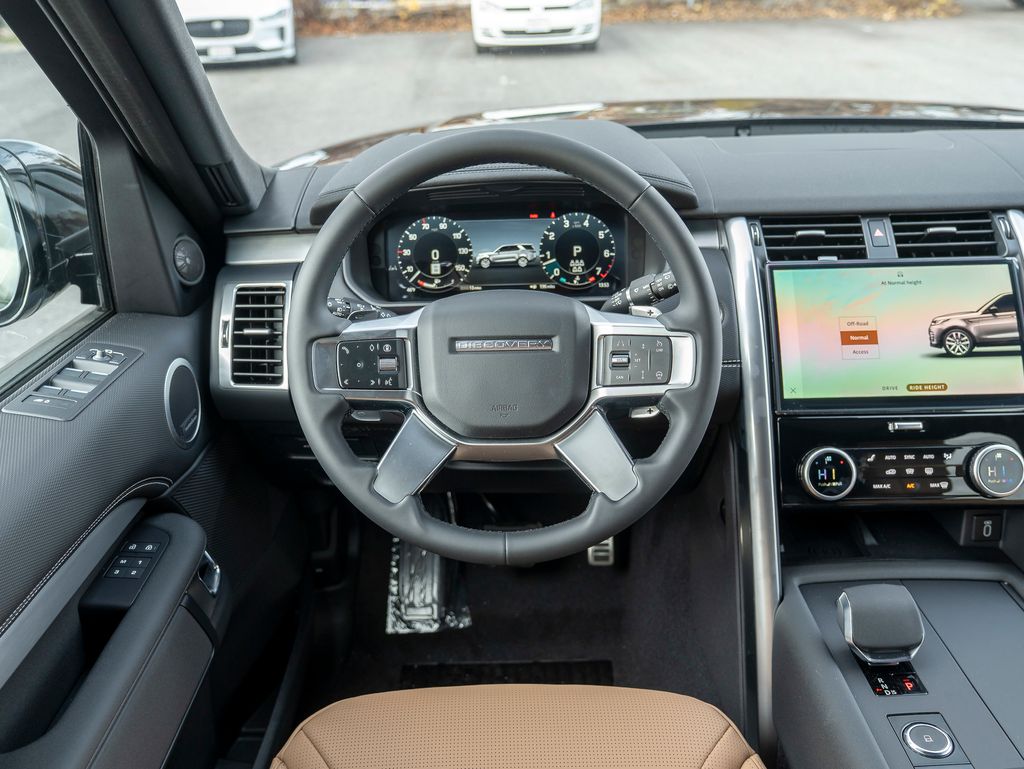 2026 Land Rover Discovery photo 4