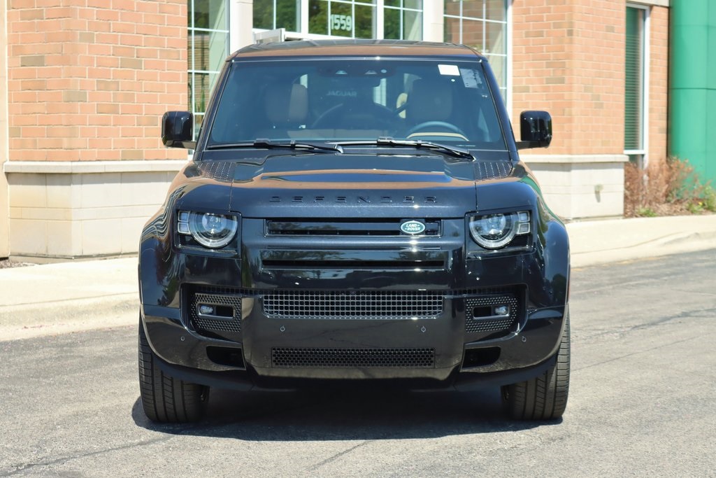 2025 Land Rover Defender 110 X-Dynamic SE photo 3