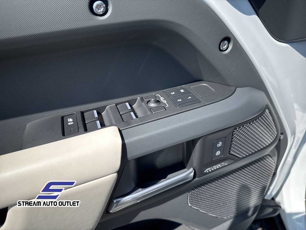2024 Land Rover Defender 110 X-Dynamic SE photo 10