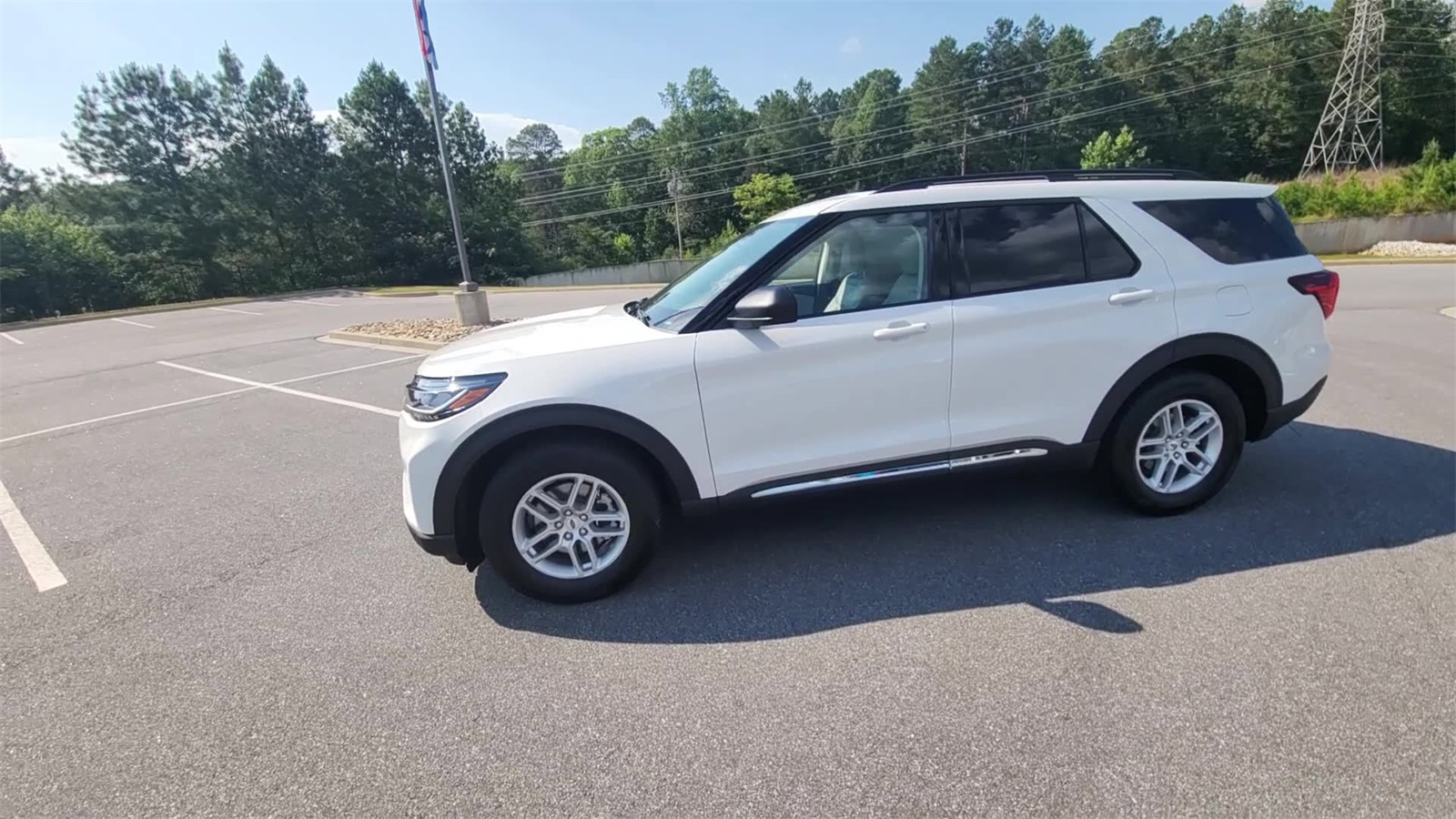 2025 Ford Explorer photo 6
