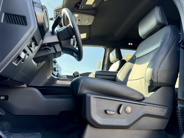 2025 Ford F-150 Lariat photo 16