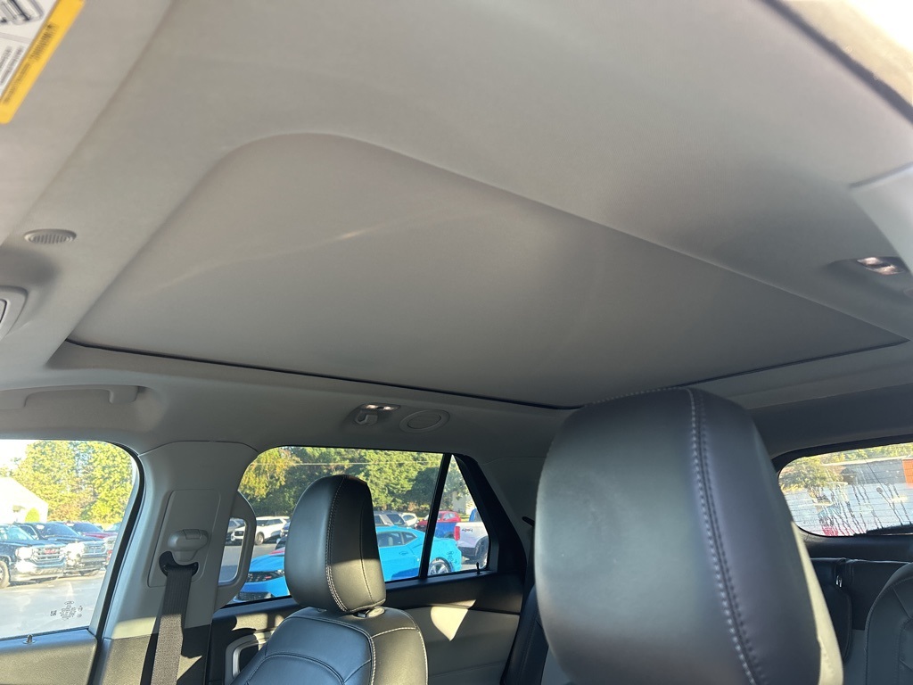 2022 Ford Explorer XLT photo 2