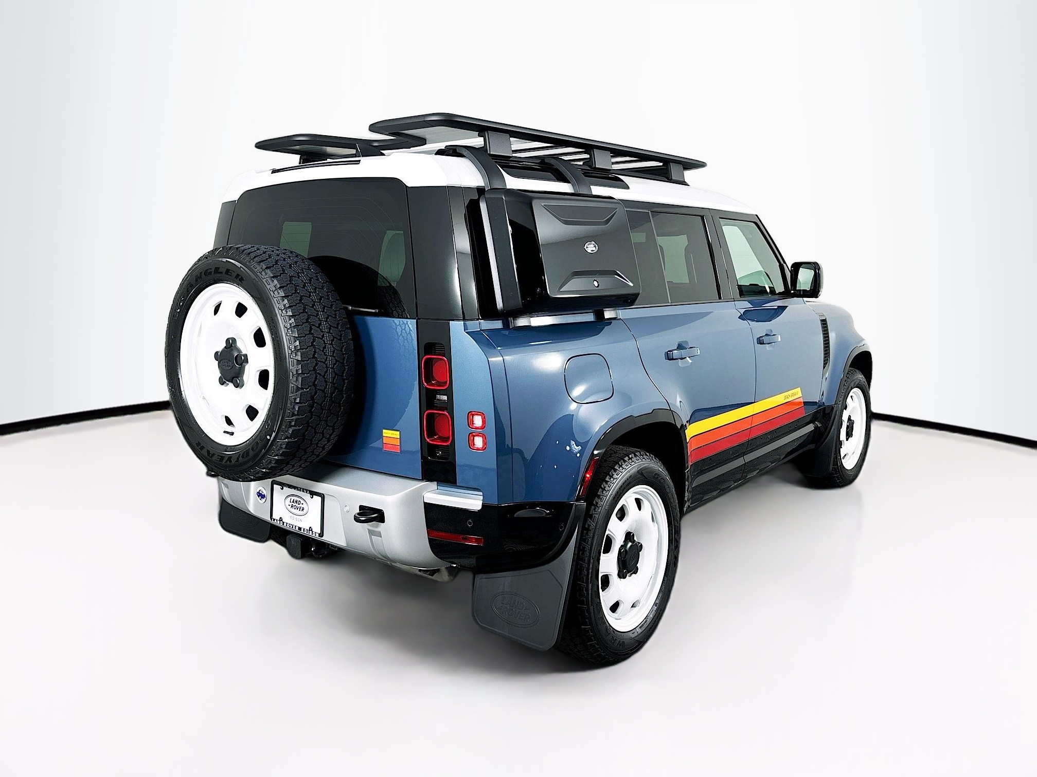 2025 Land Rover Defender 110 S photo 2