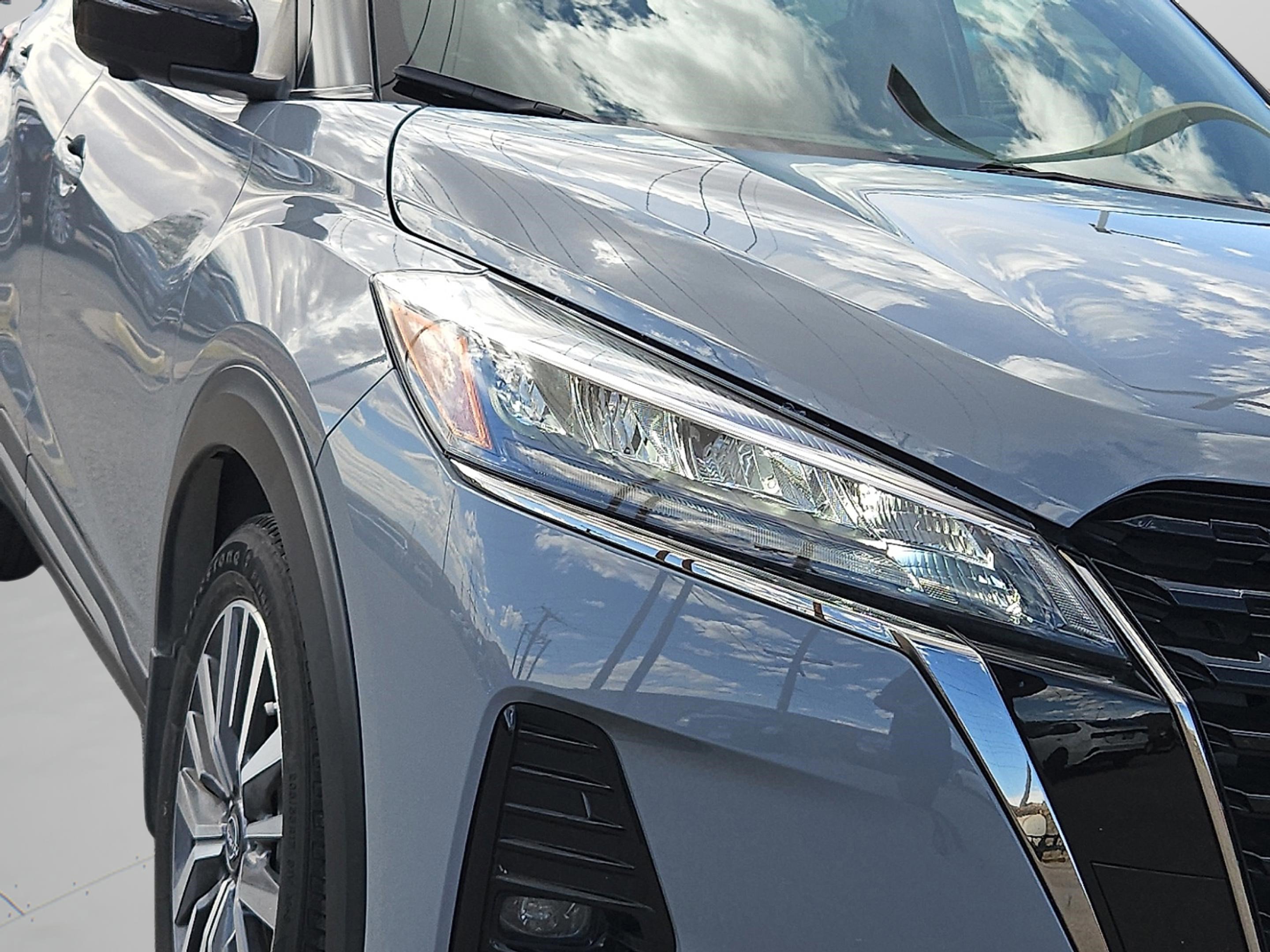 2023 Nissan Kicks SR photo 25