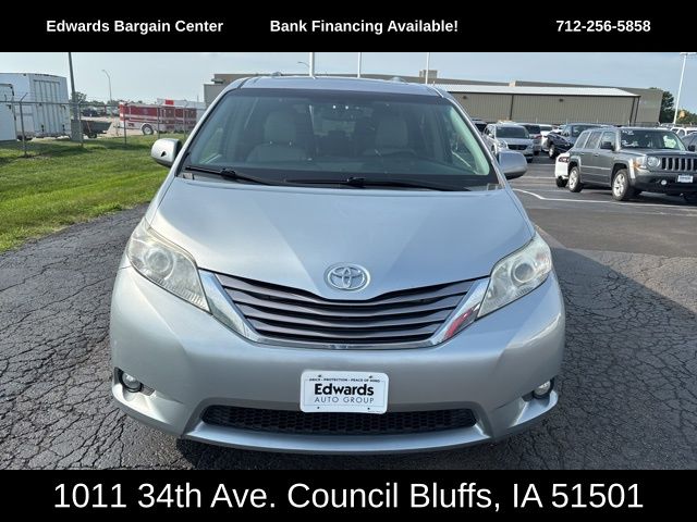 2015 Toyota Sienna XLE Premium photo 3