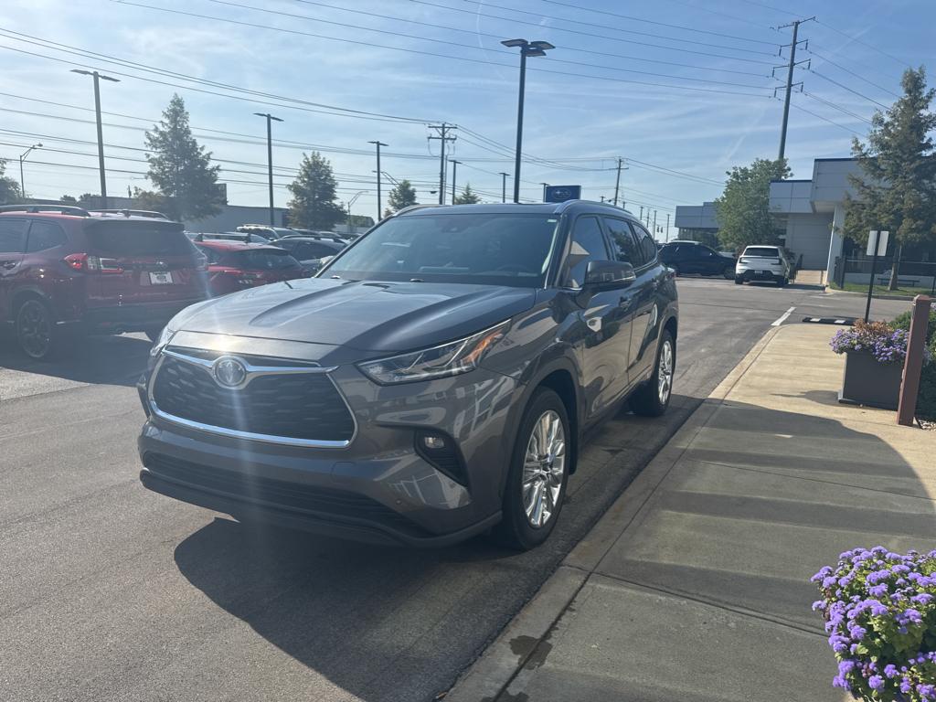 2023 Toyota Highlander Limited photo 4