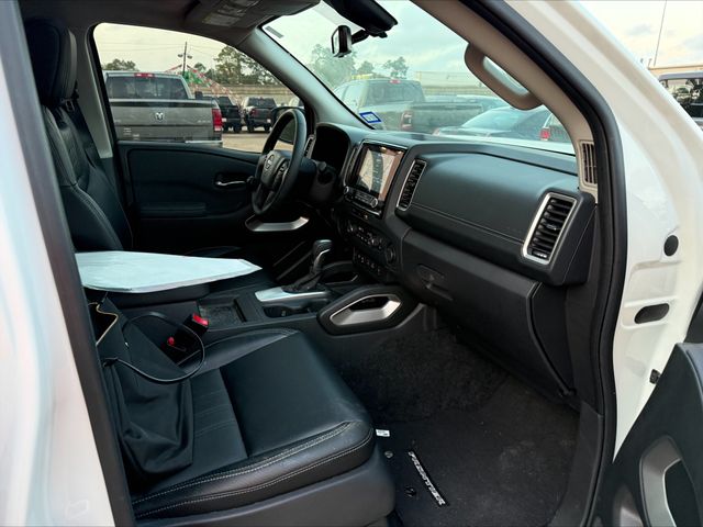 2024 Nissan Frontier SL photo 4